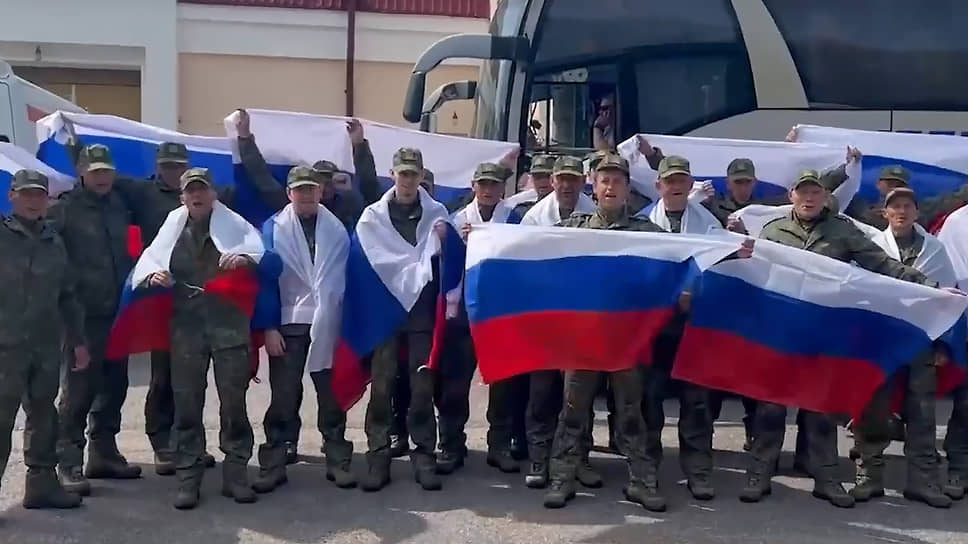 Минобороны России показало кадры с возвращенными военнопленными