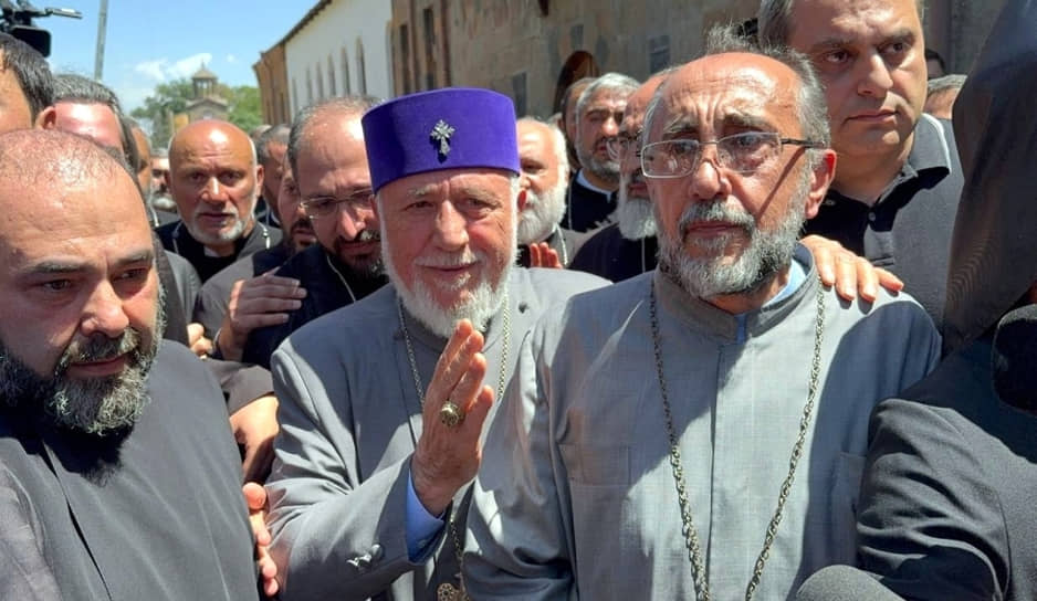 Католикос всех армян Гарегин II и архиепископ Микаэл Аджапанян (27 июня 2025 года)