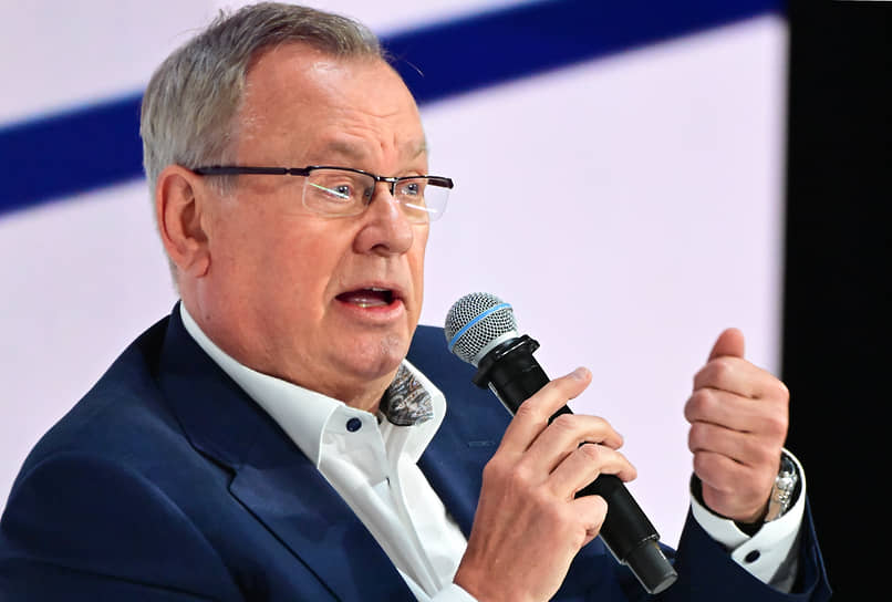 Андрей Костин