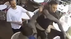 Появилось видео драки футболиста Смолова в московской кофейне
