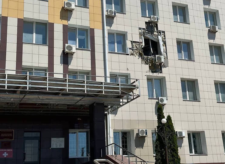 Последствия атаки БПЛА на здание суда в Белгороде