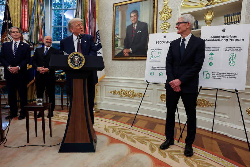 Президент США Дональд Трамп и глава Apple Тим Кук