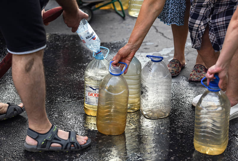 Пункт раздачи воды в Кировском районе Донецка