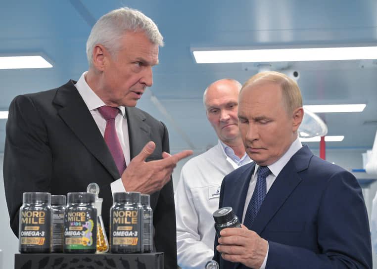 Губернатори региона Сергей Носов и Владимир Путин