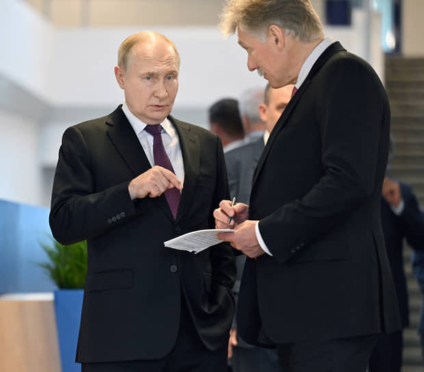 Владимир Путин и Дмитрий Песков