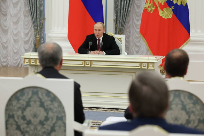 Владимир Путин проводит совещание по итогам саммита на Аляске