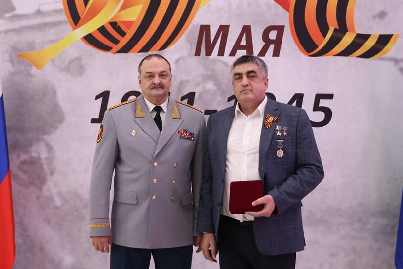 Герой России Эседулла Абачев (справа) и глава Дагестана Сергей Меликов