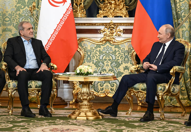 Президент Ирана Масуд Пезешкиан и президент России Владимир Путин, 17 января