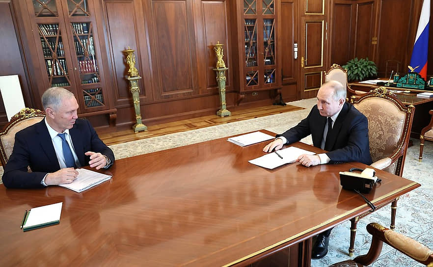 Владимир Путин (справа) и Владимир Сальдо