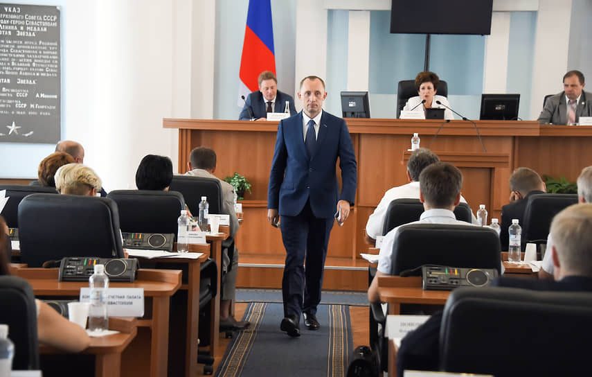 Врио заместителя губернатора Курской области Владимир Базаров (в центре)
