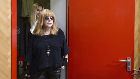 Алла Пугачева продлила статус ИП в России