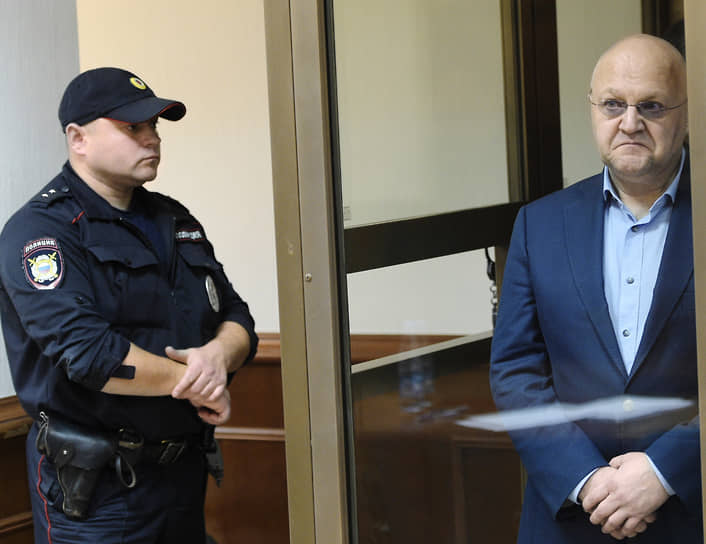 Бывший глава московского управления СКР Александр Дрыманов (справа)