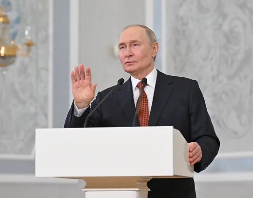 https://iy.kommersant.ru/Issues.photo/NEWS/2025/09/03/KMO_204377_00151_1_t245_180004.webp