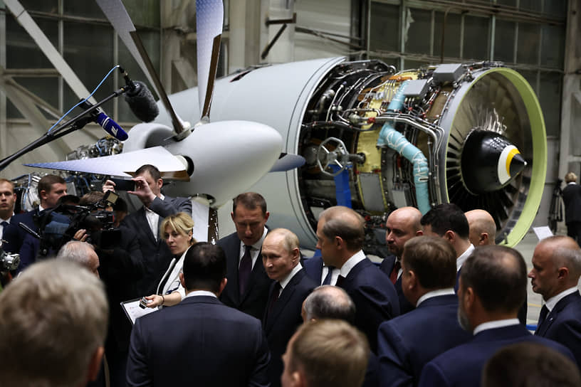 Владимир Путин на заводе «ОДК — Кузнецов» в Самаре