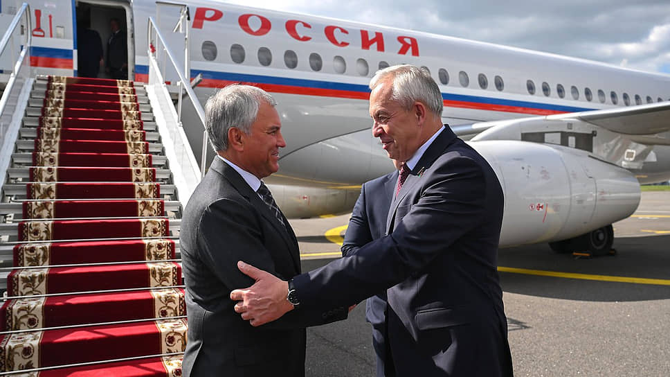 Председатель Госдумы РФ Вячеслав Володин (слева) и председатель Палаты представителей Национального собрания Белоруссии Игорь Сергеенко 