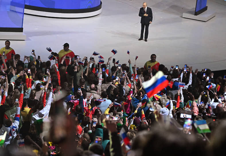 Президент России Владимир Путин на «Всемирном фестивале молодежи 2024» в «Сириусе»