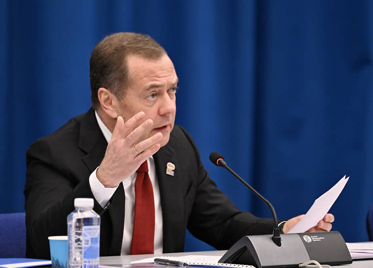 Дмитрий Медведев