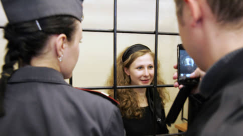 Участниц группы Pussy Riot заочно приговорили к срокам от 8 до 13 лет колонии