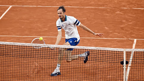 Медведев вышел в четвертьфинал теннисного турнира в Ханчжоу