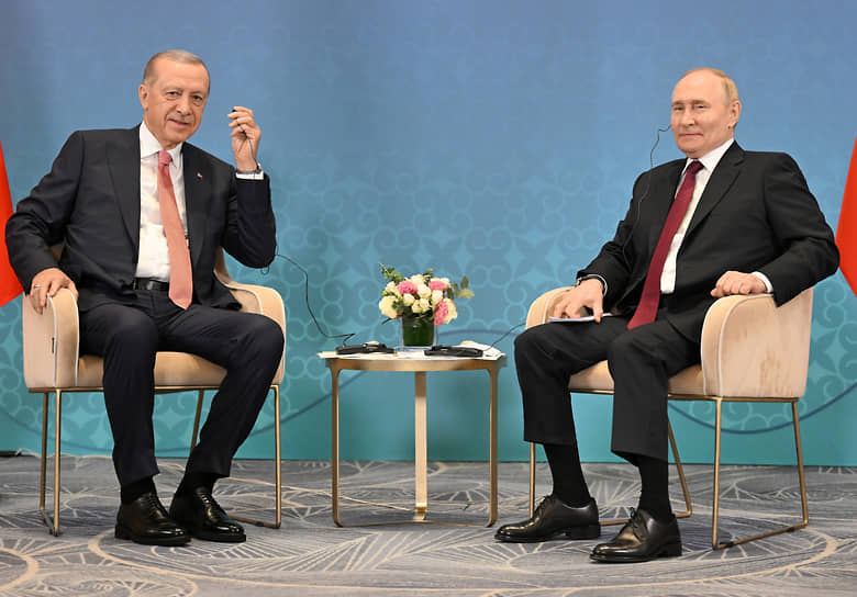 Президент России Владимир Путин (справа) и президент Турции Реджеп Тайип Эрдоган