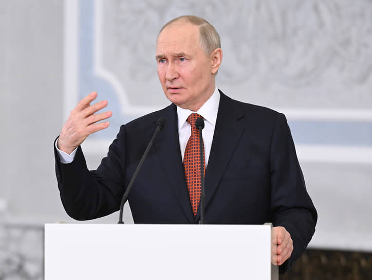 Владимир Путин на совещании