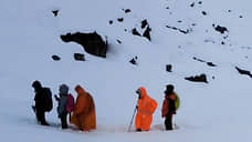 В снежную ловушку на Эвересте попали до 1 тыс. человек