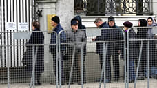 Песков предложил россиянам, которых депортируют из Латвии, вернуться на родину