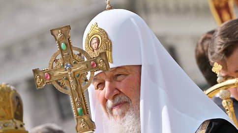 Патриарх Кирилл: военные священники не убегают с фронта