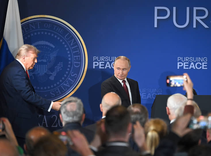 Президент США Дональд Трамп (слева) и президент РФ Владимир Путин