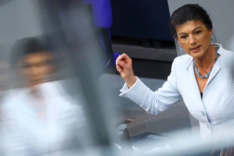 Сара Вагенкнехт выступает в Бундестаге (март 2025 года) 