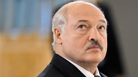 Лукашенко объяснил преимущества разговора по городскому телефону