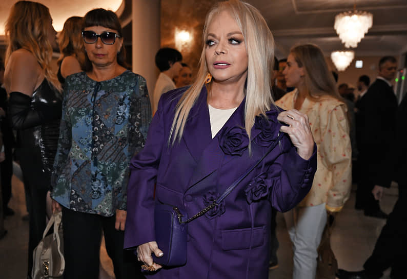 Лариса Долина