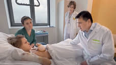 Губернатор Подмосковья навестил раненного при взрыве в Красногорске мальчика