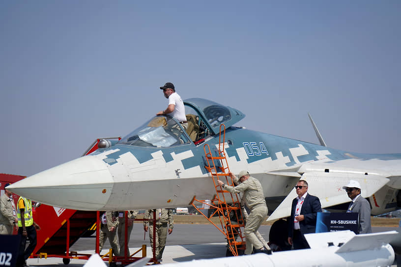 Многофункциональный истребитель пятого поколения Су-57Э