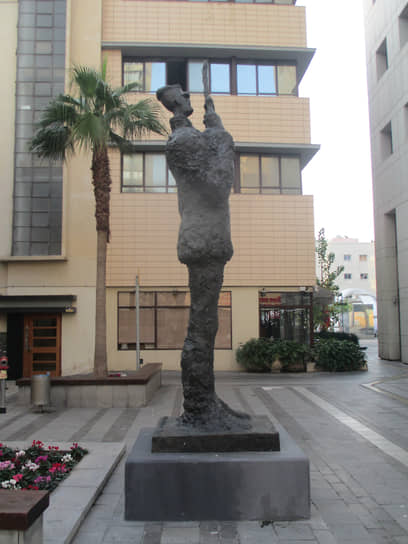 Копия французского памятника «Дань уважения капитану Дрейфусу» в Тель-Авиве