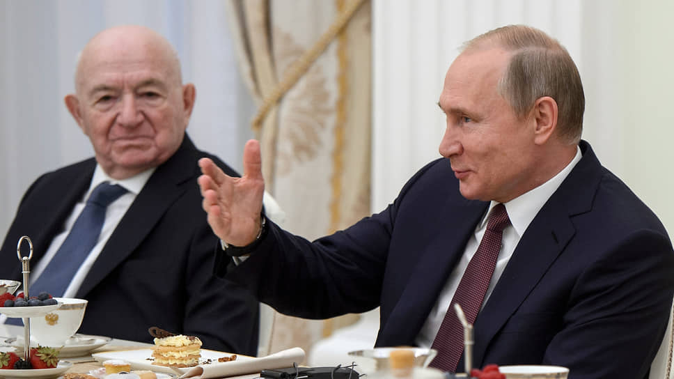 Никита Симонян (слева) и Владимир Путин