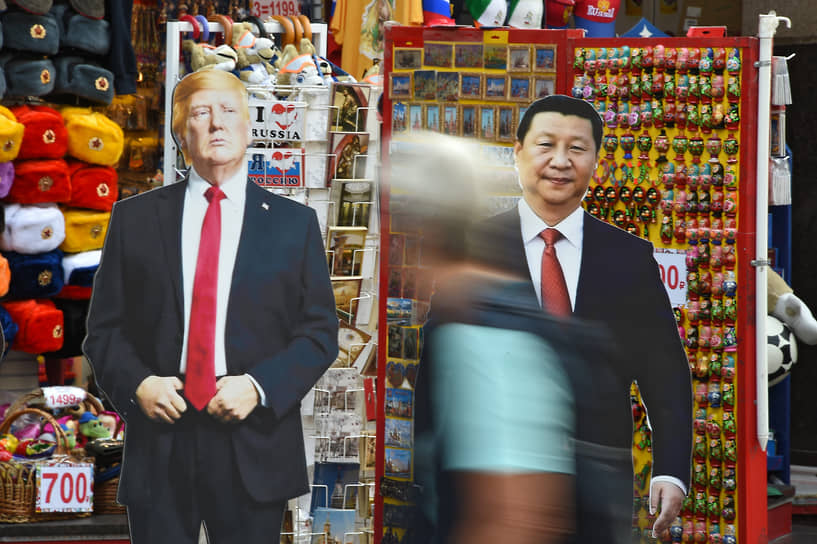 Президент США Дональд Трамп (слева) и председатель КНР Си Цзиньпин
