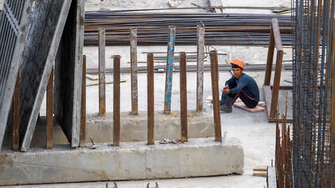 Путин усложнил условия выдачи полисов ОМС для трудовых мигрантов