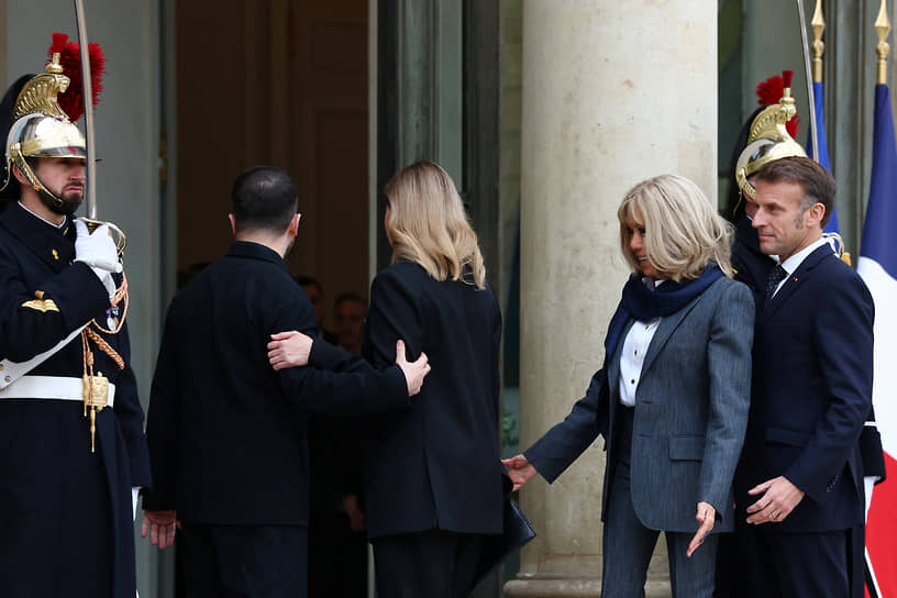 Слева направо: президент Украины Владимир Зеленский с женой Еленой Зеленской,  первая леди Франции Брижит Макрон и президент Франции Эмманюэль Макрон