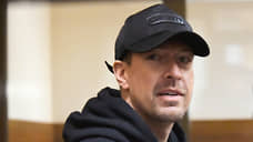 Заочно арестованного секс-коуча Лесли ограничили в родительских правах