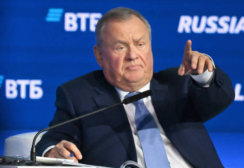 Андрей Костин