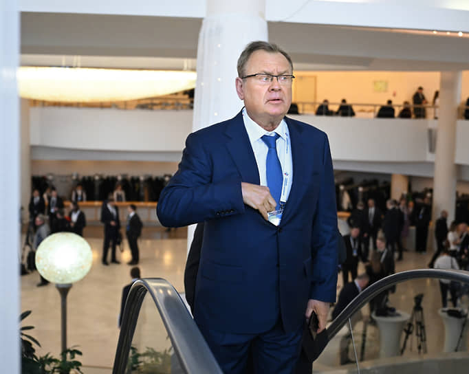 Андрей Костин