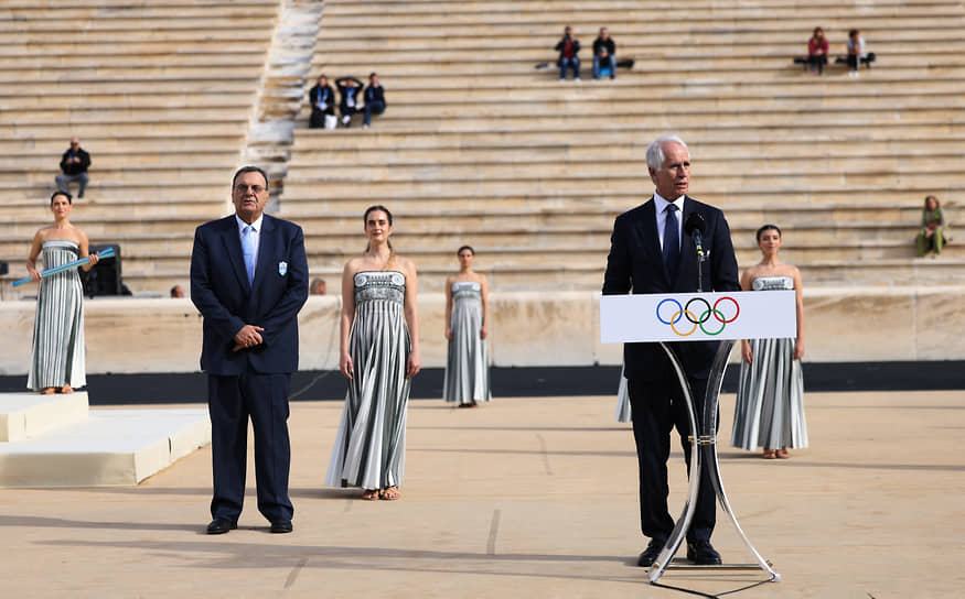 Глава оргкомитета Игр Джованни Малаго и президент Национального олимпийского комитета Греции Исидорос Кувелос