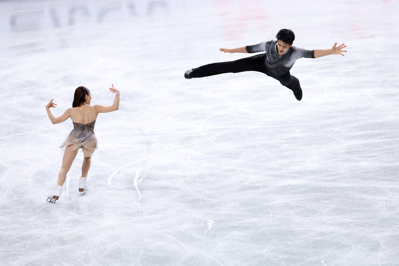 Японские фигуристы Рику Миура и Рюити Кихара