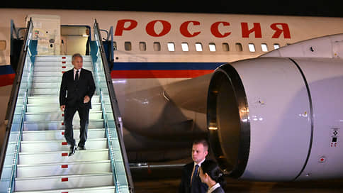 Шойгу прибыл во Вьетнам для переговоров с руководством страны и силовиками