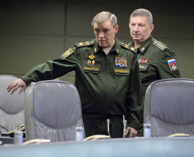 Начальник Генштаба ВС РФ Валерий Герасимов (слева)