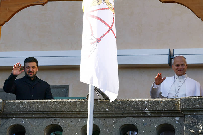 Президент Украины Владимир Зеленский (слева) и папа Лев XIV 