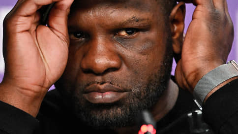 Получивший паспорт РФ боксер Джонсон устроился инструктором в парк Патриот