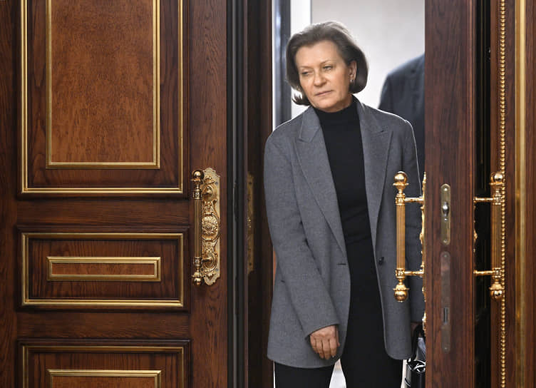 Анна Попова