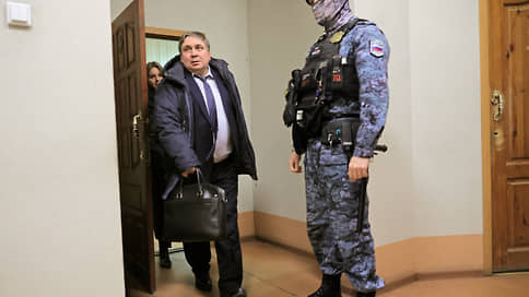 Свердловскому экс-министру ЖКХ Смирнову дали условный срок за взятку